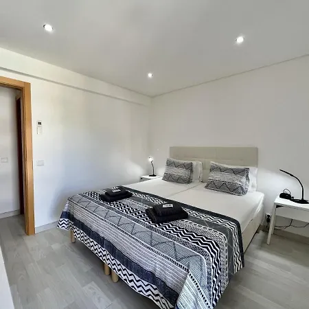 Panoramic View With Pool By Homing Apartment *